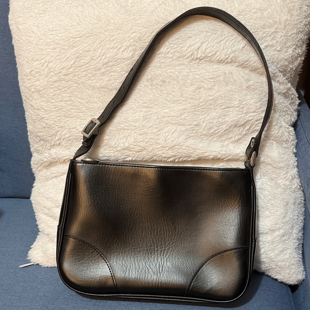 Elegant Black Leather Shoulder Bag